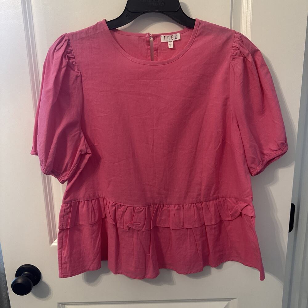 Women’s TCEC Playful Pink Vibrant Short Sleeve Puff Sleeve Ruffled Shirt Size L